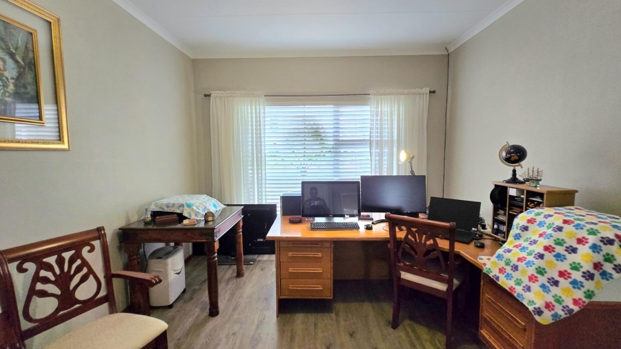 4 Bedroom Property for Sale in Kleinbaai Western Cape